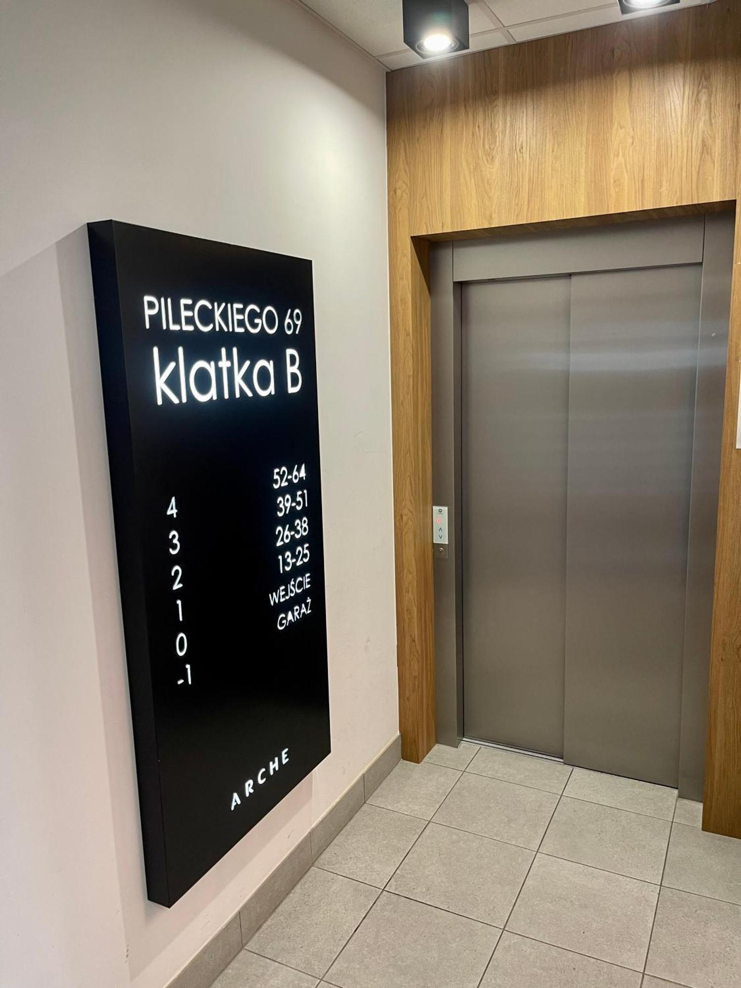 ワルシャワTime&House Pileckiego Przy Centrum Onkologi I Klinice Novum Apartament Na Wylacznosc Pokoj,Sypialnia,Lozko, Lazienka,Kuchniaアパートメント エクステリア 写真