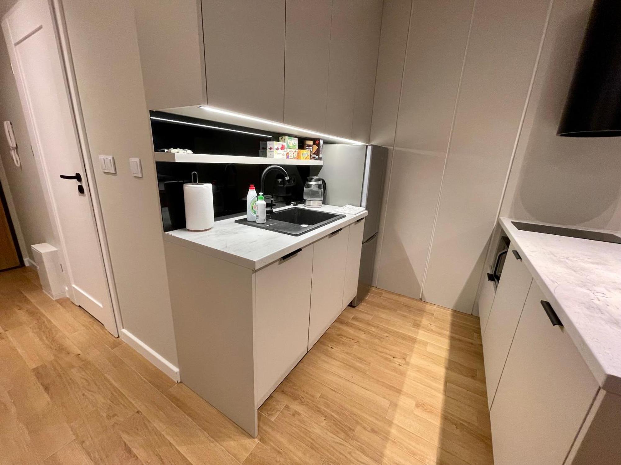 ワルシャワTime&House Pileckiego Przy Centrum Onkologi I Klinice Novum Apartament Na Wylacznosc Pokoj,Sypialnia,Lozko, Lazienka,Kuchniaアパートメント エクステリア 写真