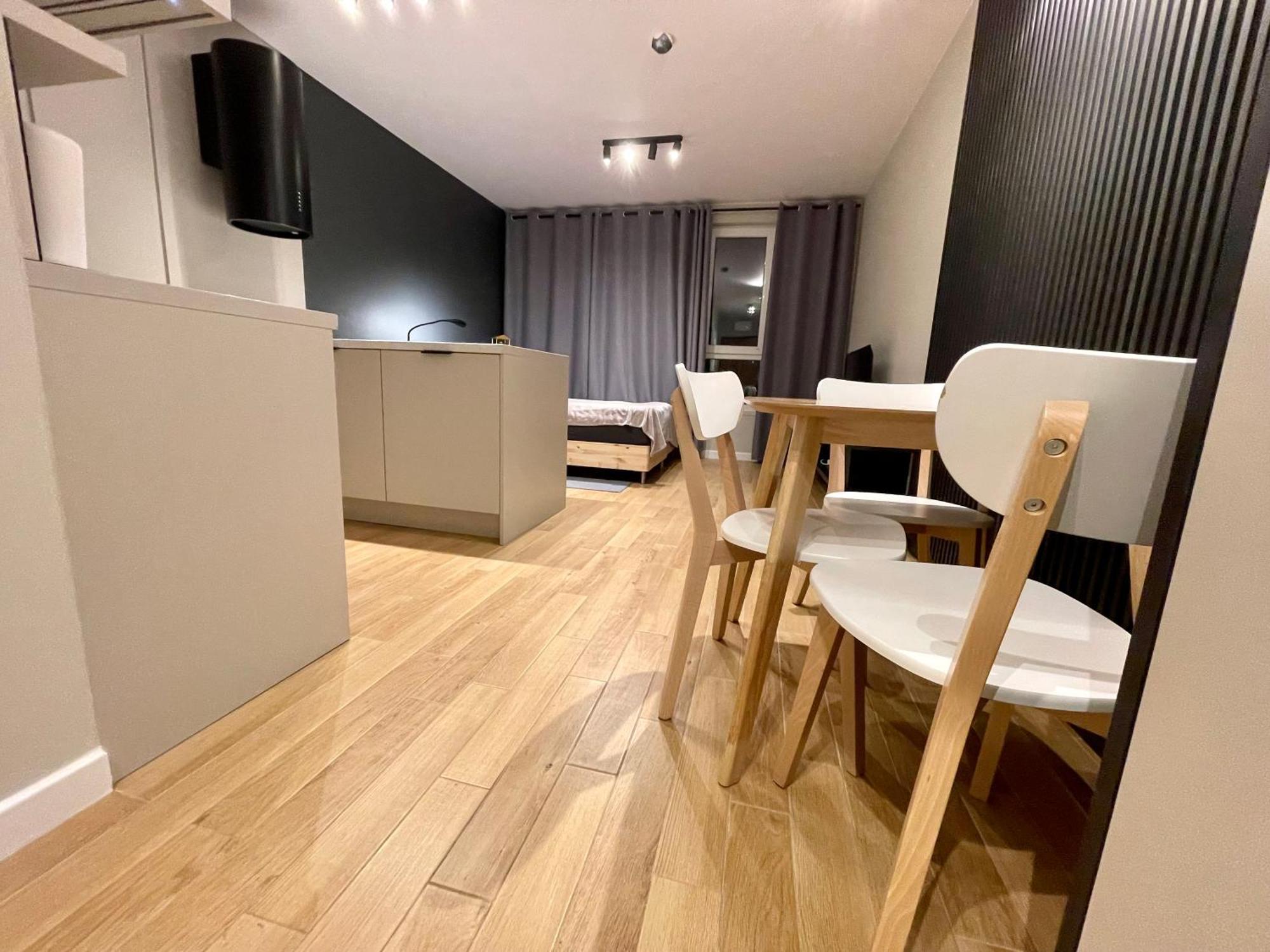 ワルシャワTime&House Pileckiego Przy Centrum Onkologi I Klinice Novum Apartament Na Wylacznosc Pokoj,Sypialnia,Lozko, Lazienka,Kuchniaアパートメント エクステリア 写真