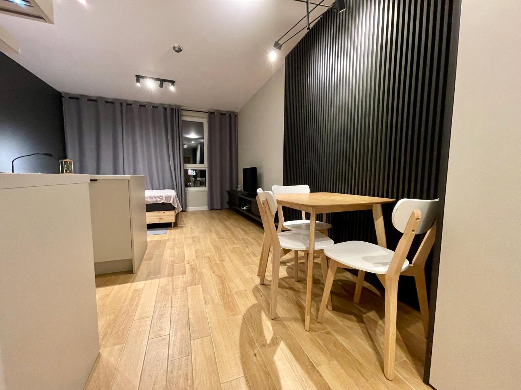 ワルシャワTime&House Pileckiego Przy Centrum Onkologi I Klinice Novum Apartament Na Wylacznosc Pokoj,Sypialnia,Lozko, Lazienka,Kuchniaアパートメント エクステリア 写真